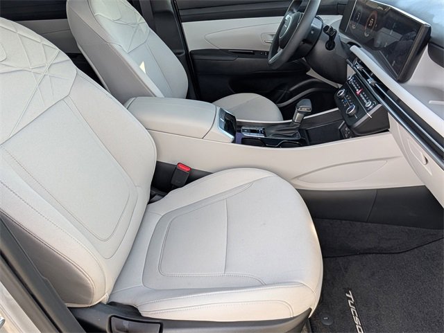 Used 2025 Hyundai Tucson SE image 24