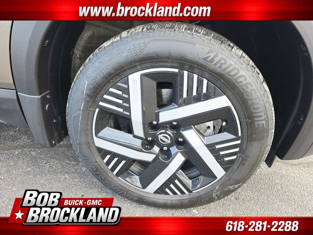 Used 2025 Nissan Kicks SV w/ Charging Package image 16
