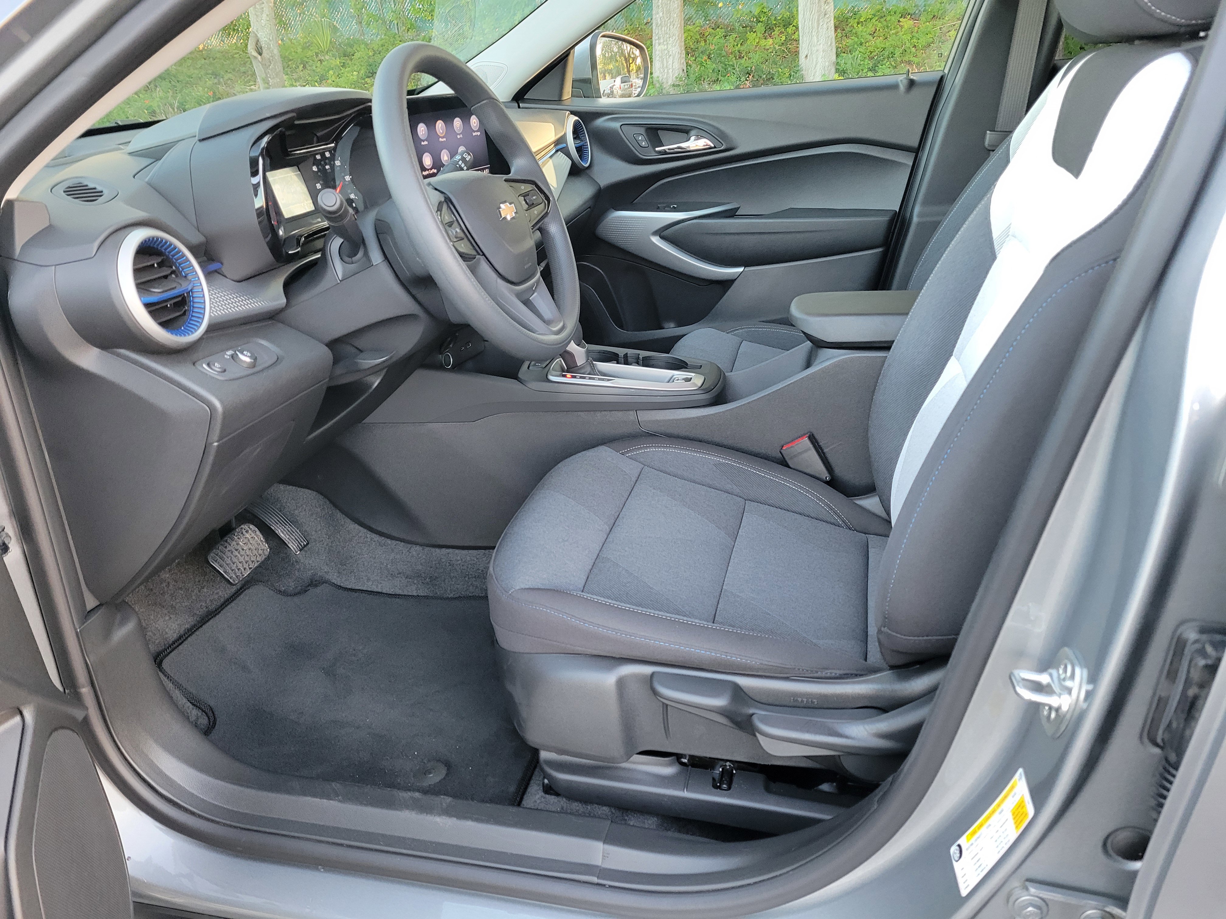 Certified 2025 Chevrolet Trax LS w/ LS Convenience Package image 28