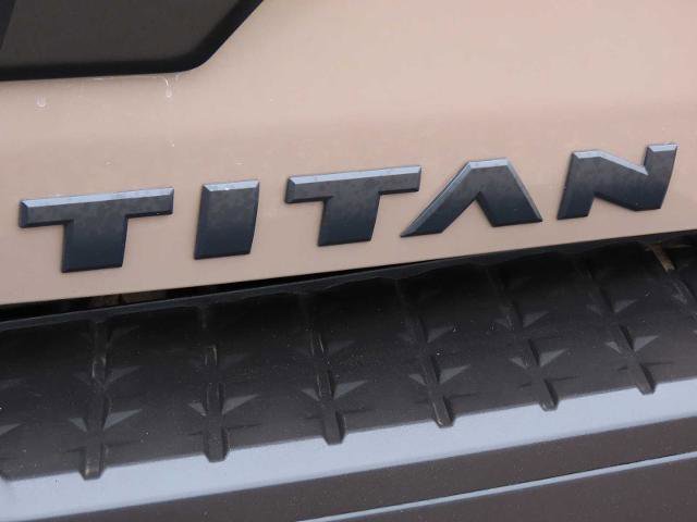 Used 2022 Nissan Titan PRO-4X w/ Pro-4x Convenience Package image 13