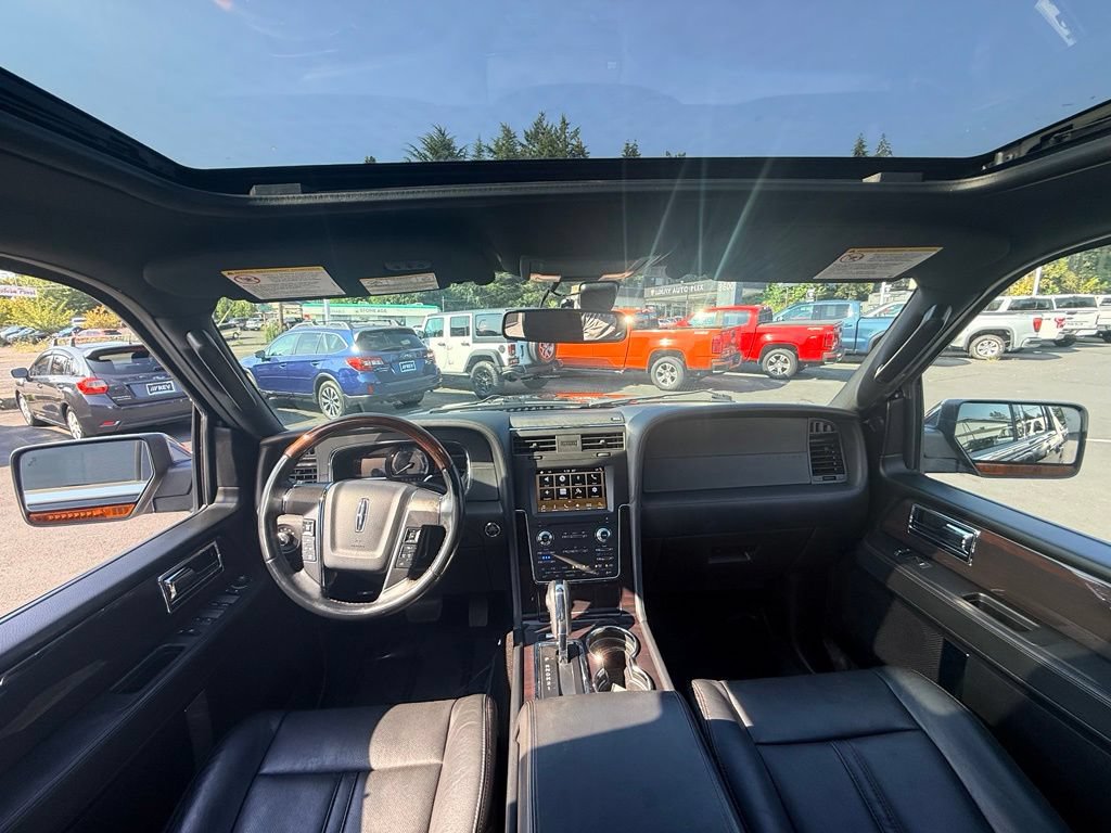 Used 2017 Lincoln Navigator Reserve AWD/4WD image 15