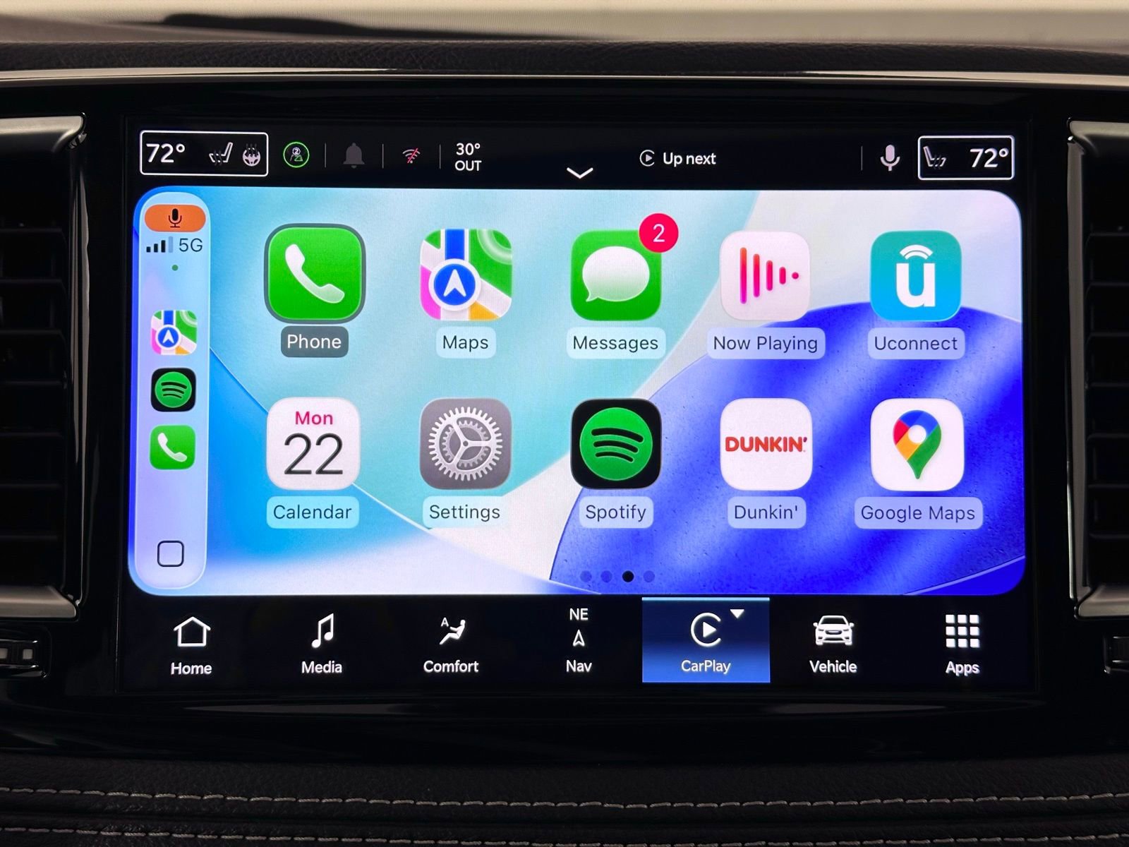 Used 2024 Chrysler Pacifica Limited image 3