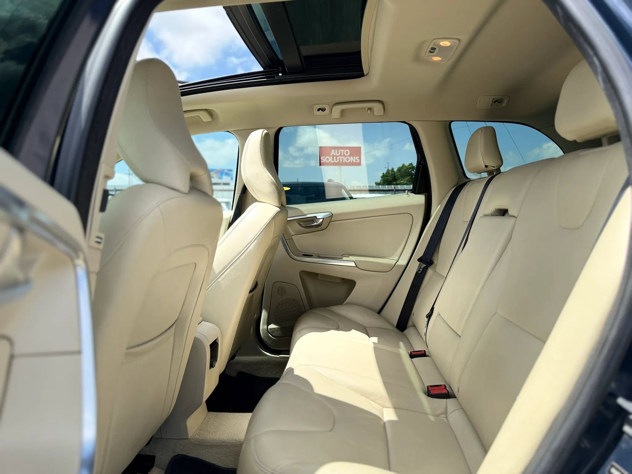 Used 2015 Volvo XC60 T5 Platinum FWD image 38