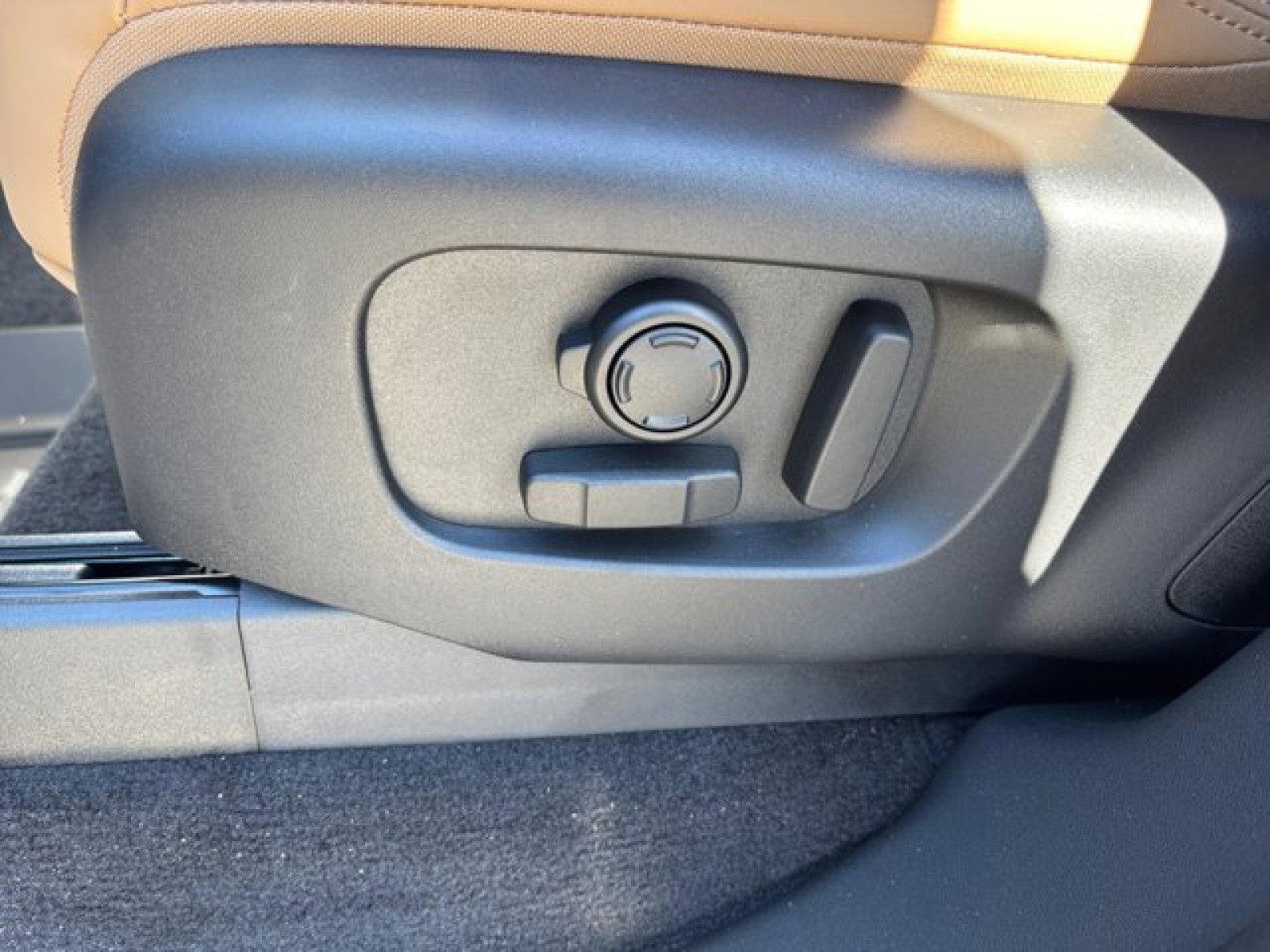 New 2025 Land Rover Discovery Dynamic SE image 11