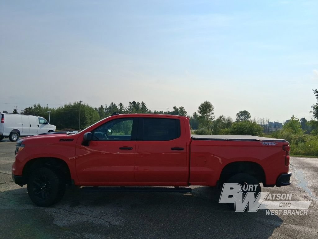 Used 2024 Chevrolet Silverado 1500 Custom Trail Boss w/ LPO, Dark Essentials Package AWD/4WD image 3