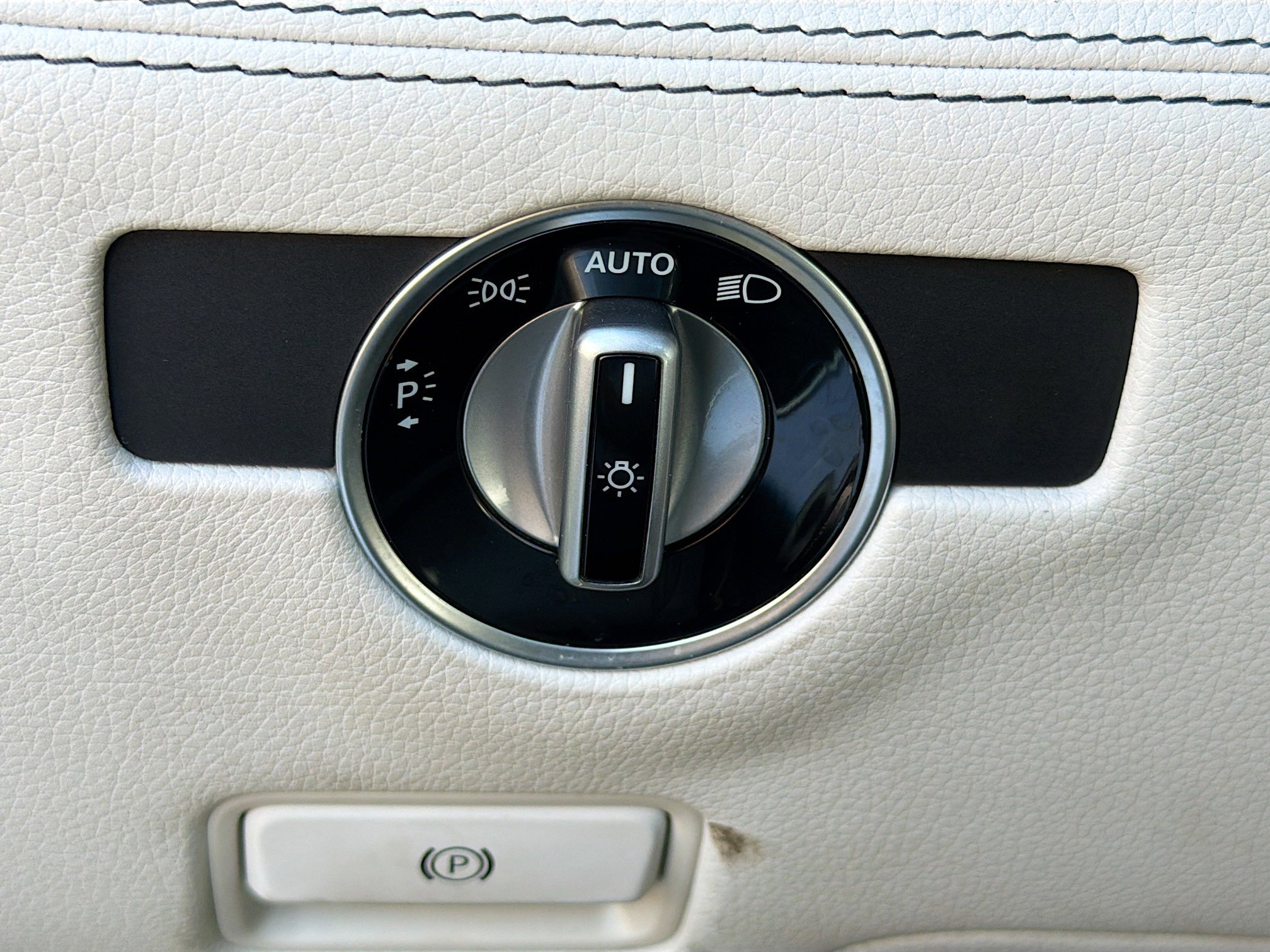 Used 2013 Mercedes-Benz SL 550 image 31