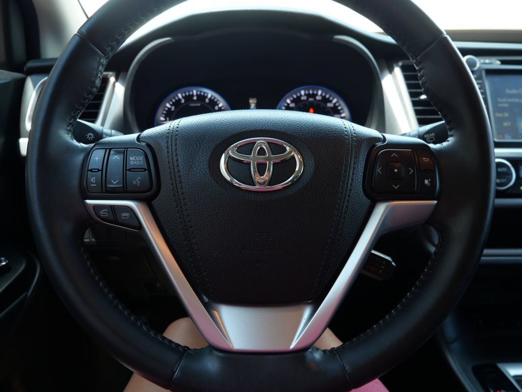 Used 2016 Toyota Highlander XLE AWD/4WD image 28