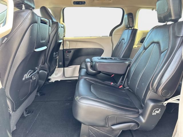 Used 2018 Chrysler Pacifica Touring-L Plus w/ Tire & Wheel Group FWD image 11