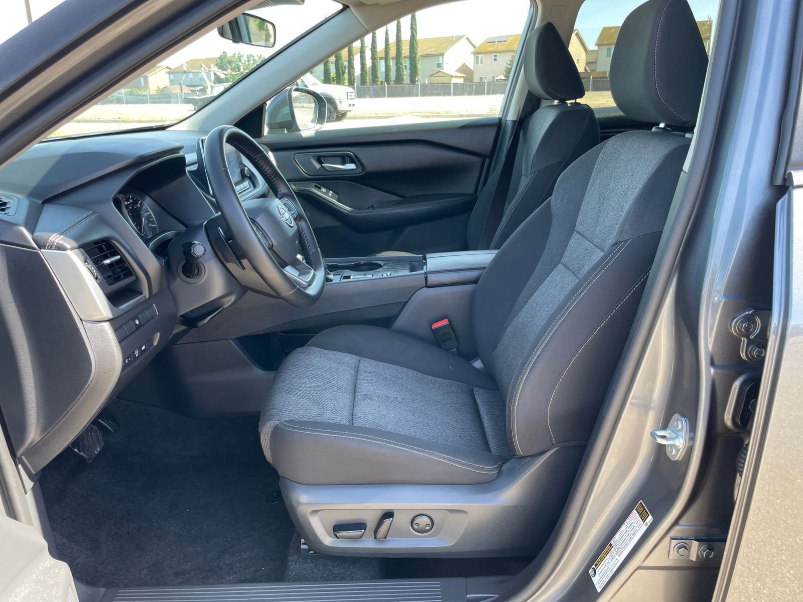 Used 2025 Nissan Rogue SV image 29