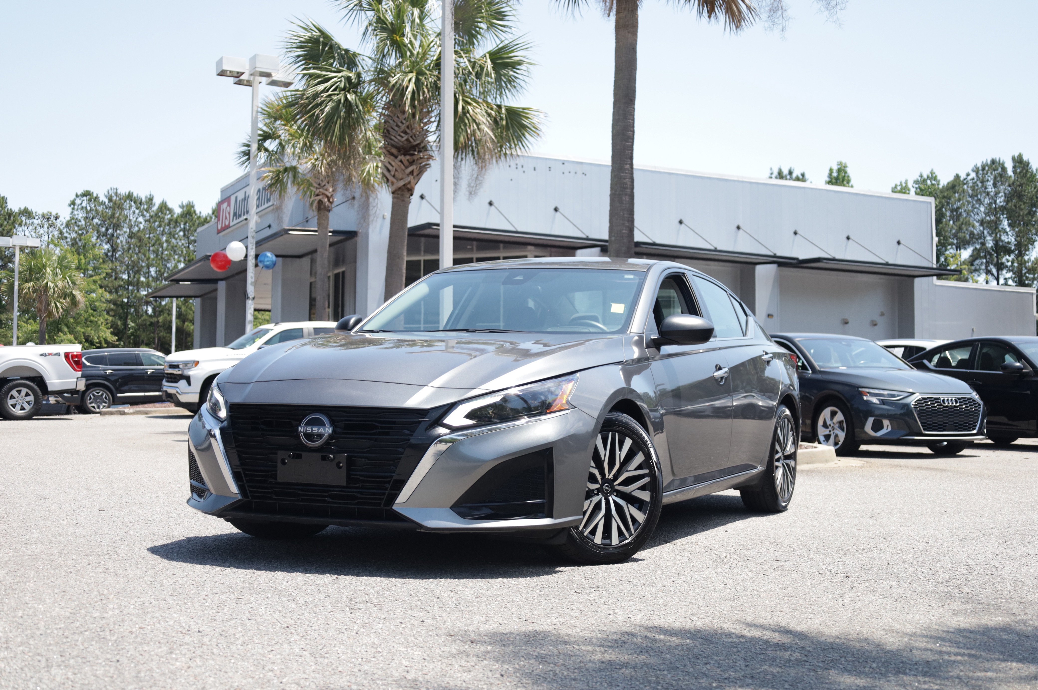 Used 2024 Nissan Altima 2.5 SV FWD image 1