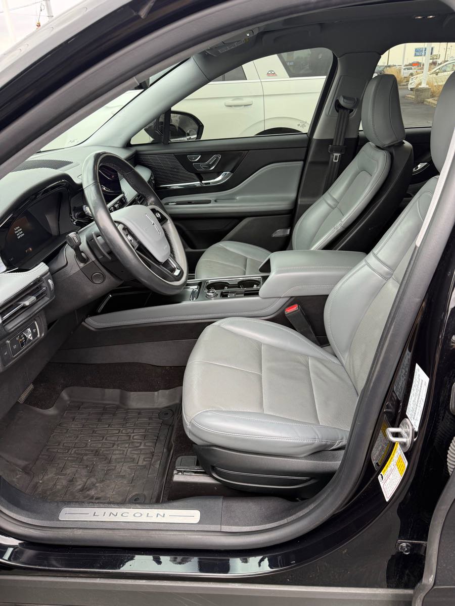 Used 2022 Lincoln Corsair Reserve w/ Equipment Group 201A image 10