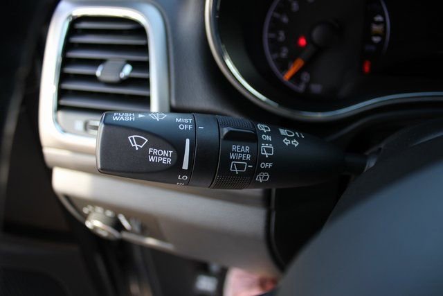 Used 2019 Jeep Grand Cherokee Altitude image 18