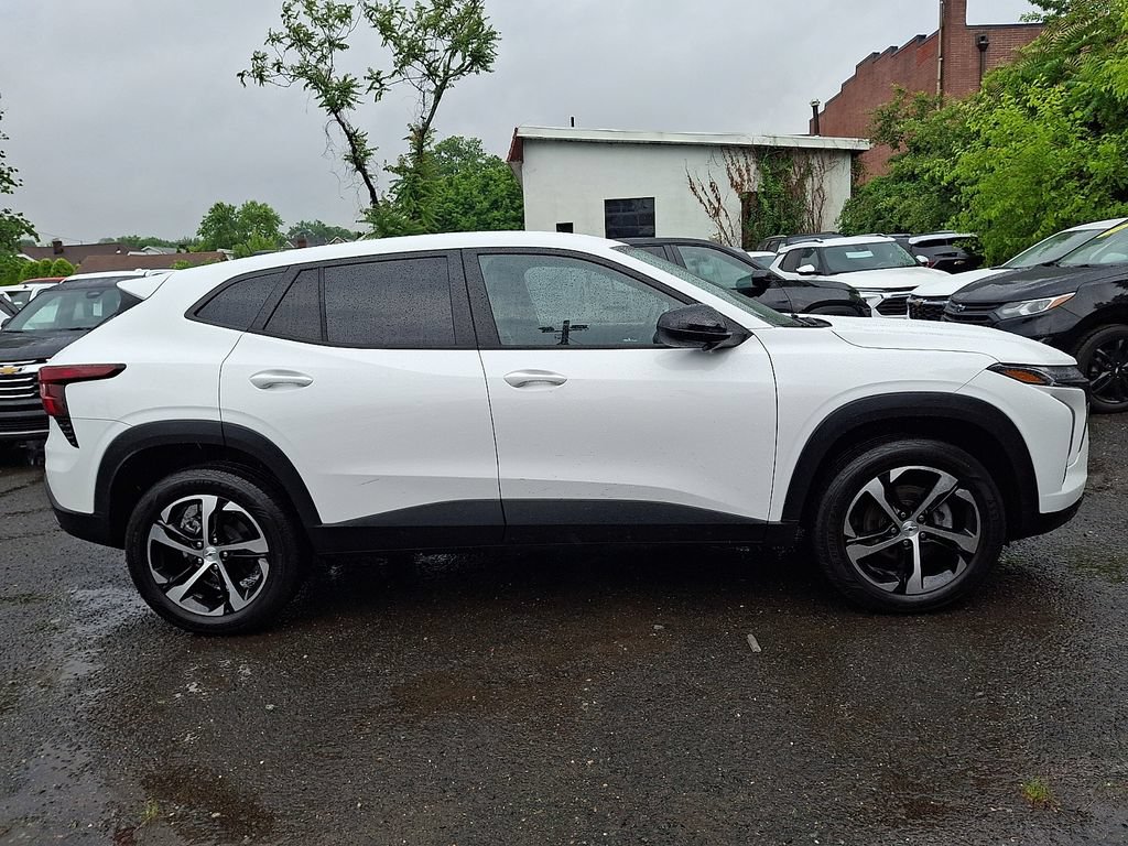Certified 2024 Chevrolet Trax RS FWD image 9