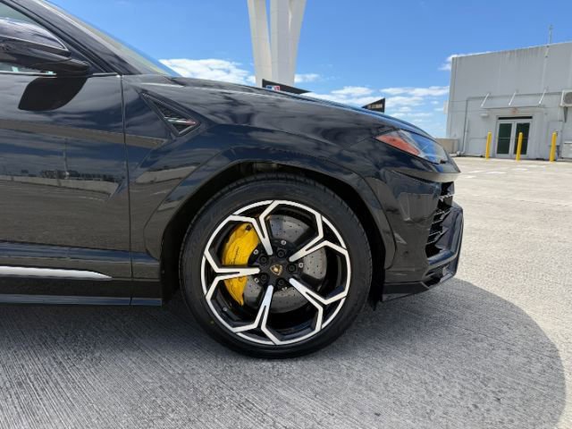 Used 2020 Lamborghini Urus image 33