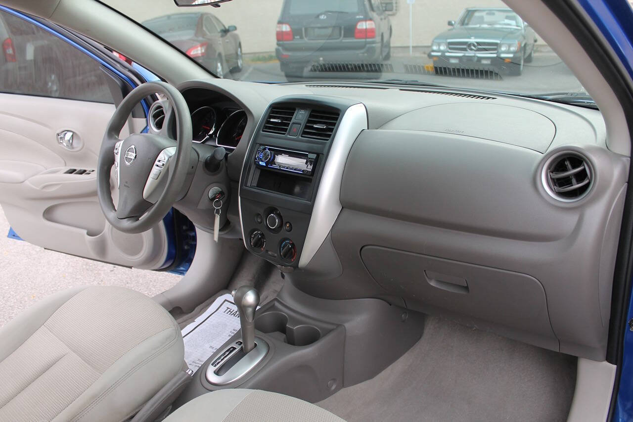 Used 2015 Nissan Versa SV FWD image 27