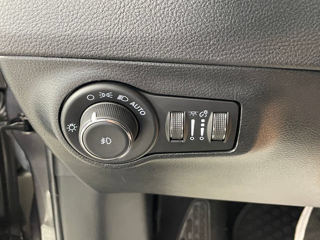 Used 2021 Jeep Compass Latitude w/ Sun and Sound Group AWD/4WD image 16