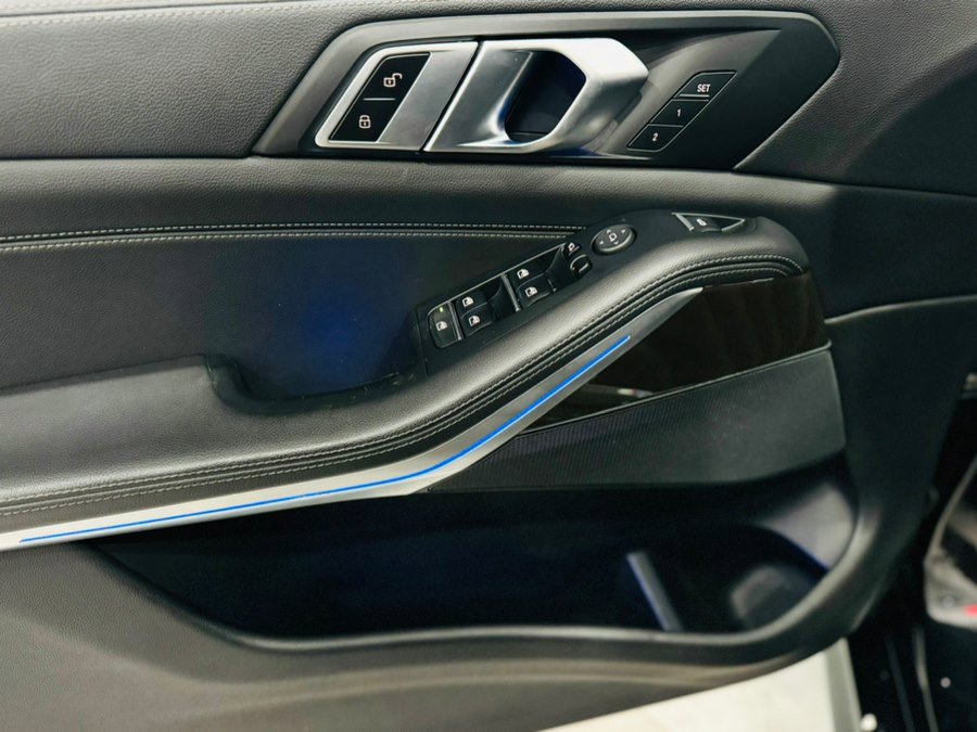 Used 2022 BMW X5 sDrive40i w/ M Sport Package image 12