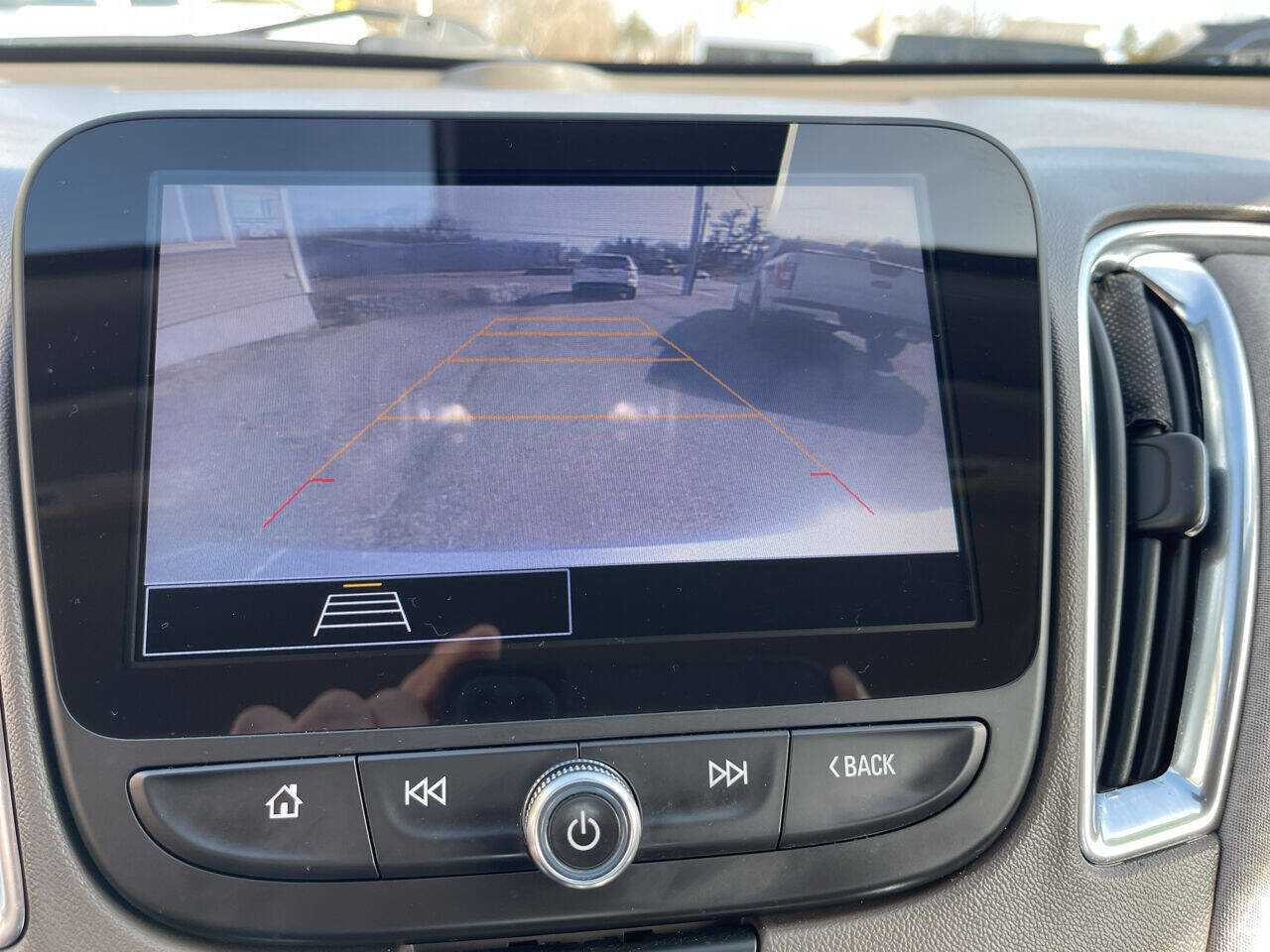 Used 2021 Chevrolet Malibu LT image 12