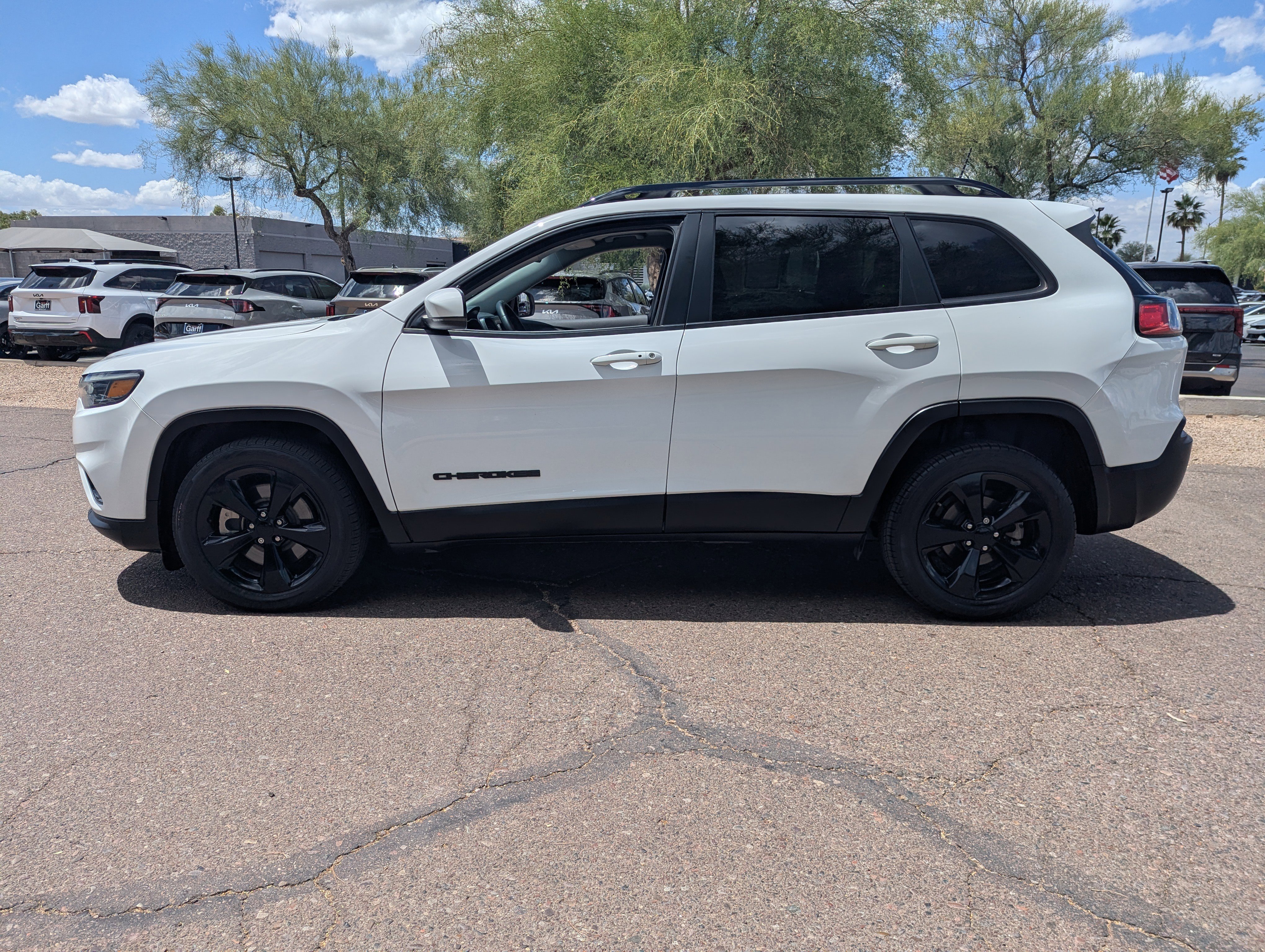 Used 2019 Jeep Cherokee Latitude Plus FWD image 5