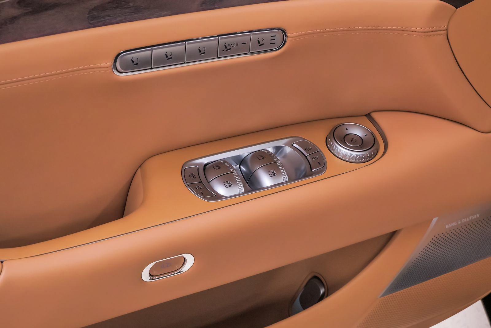 Certified 2025 Genesis G90 3.5T image 28