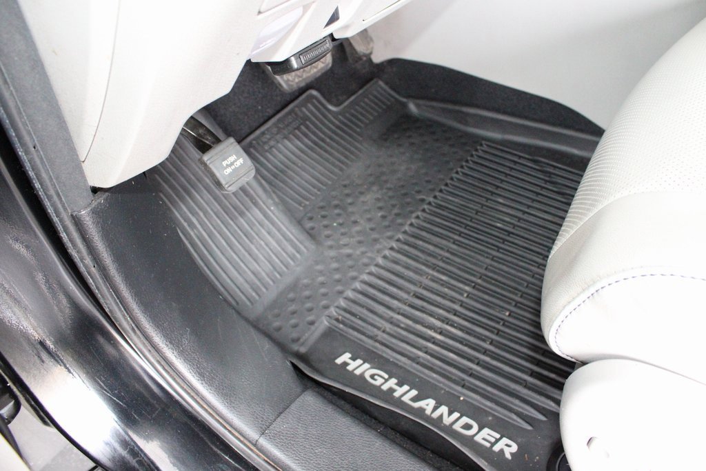 Certified 2018 Toyota Highlander Limited Platinum image 24