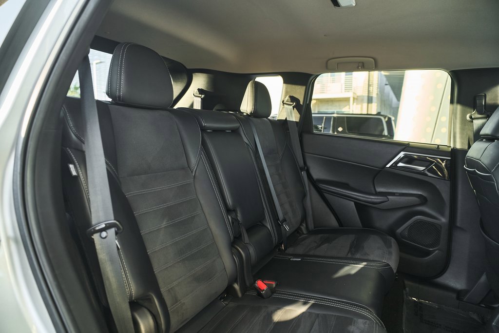 Used 2024 Mitsubishi Outlander SE image 24