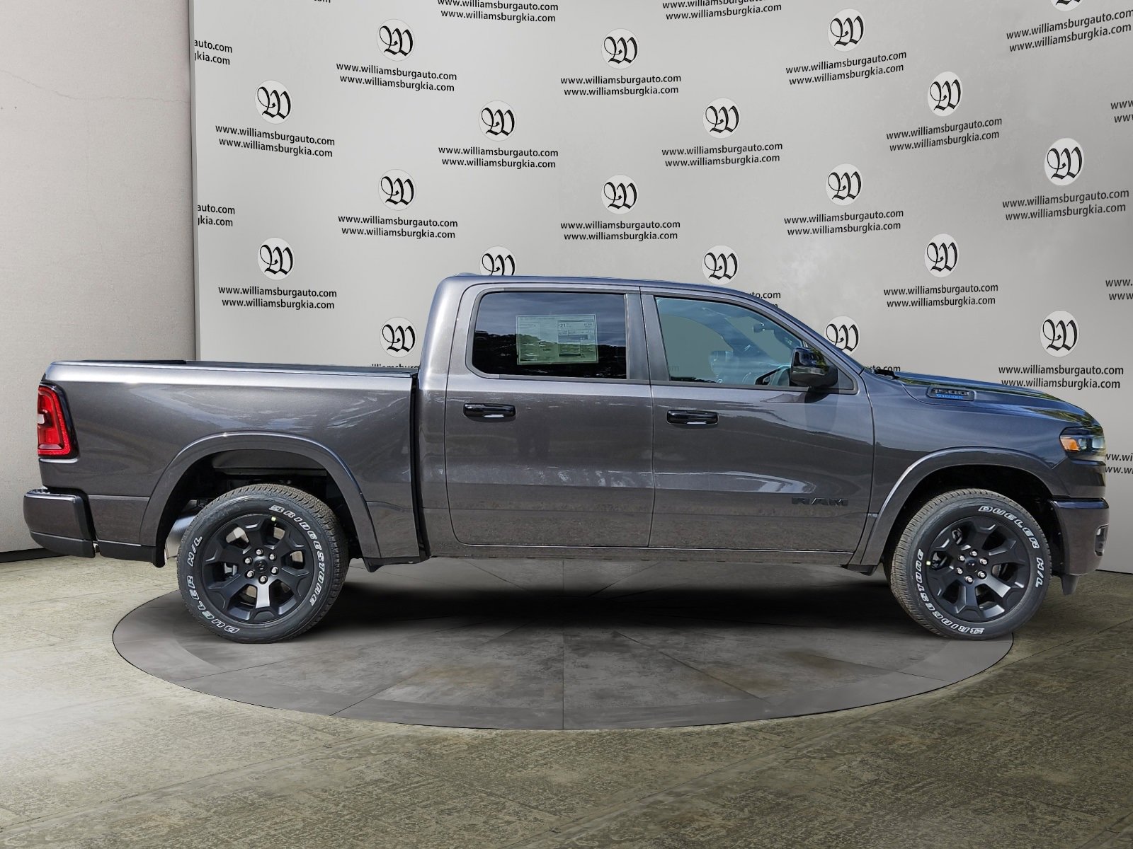 New 2025 RAM 1500 4x4 Crew Cab image 6