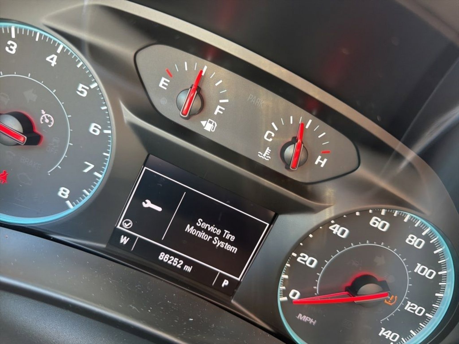 Used 2018 Chevrolet Equinox LT FWD image 23