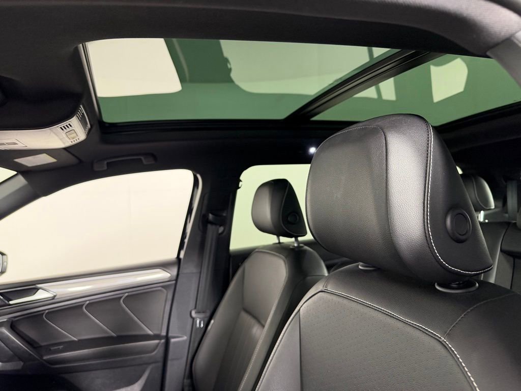 Used 2022 Volkswagen Tiguan SE R-Line image 23