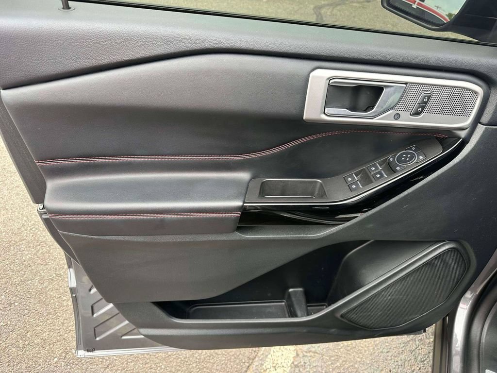 Used 2023 Ford Explorer ST-Line AWD/4WD image 17