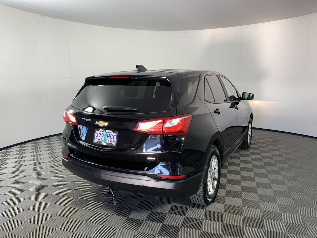 Used 2020 Chevrolet Equinox LS w/ LS Convenience Package image 3