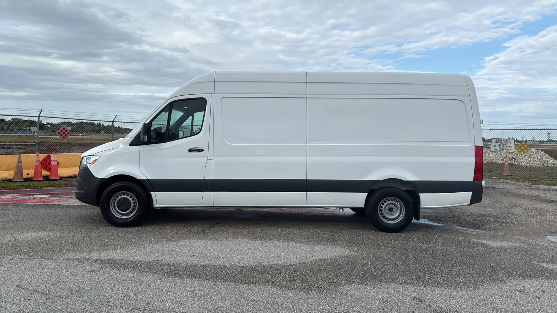 Used 2022 Mercedes-Benz Sprinter 2500 image 2