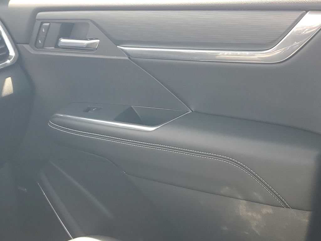 Used 2025 GMC Acadia Elevation w/ Elevation Premium Package FWD image 13