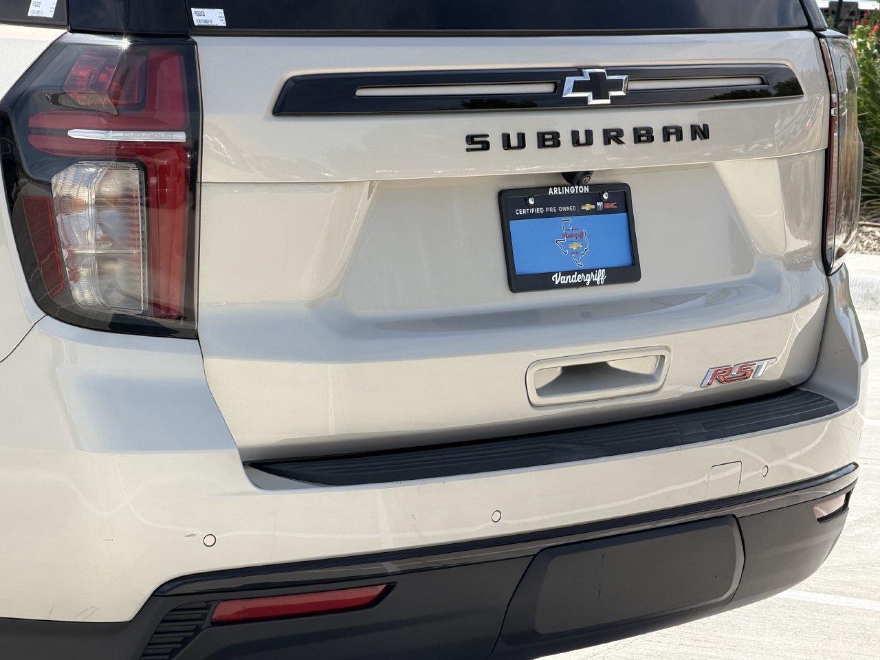 Certified 2023 Chevrolet Suburban RST w/ Luxury Package AWD/4WD image 7
