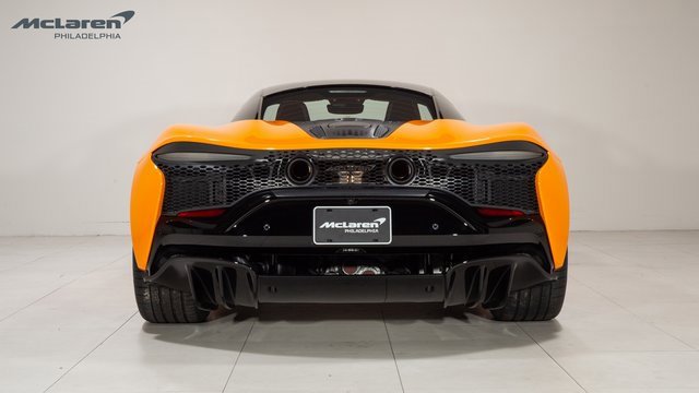New 2025 McLaren Artura image 6