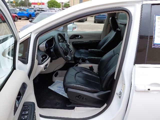 Used 2022 Chrysler Pacifica Touring-L image 24