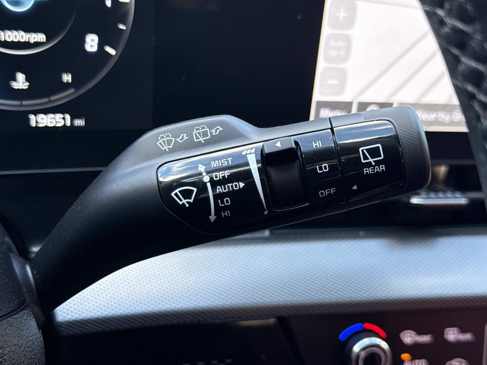 Used 2025 Kia Sportage SX image 11