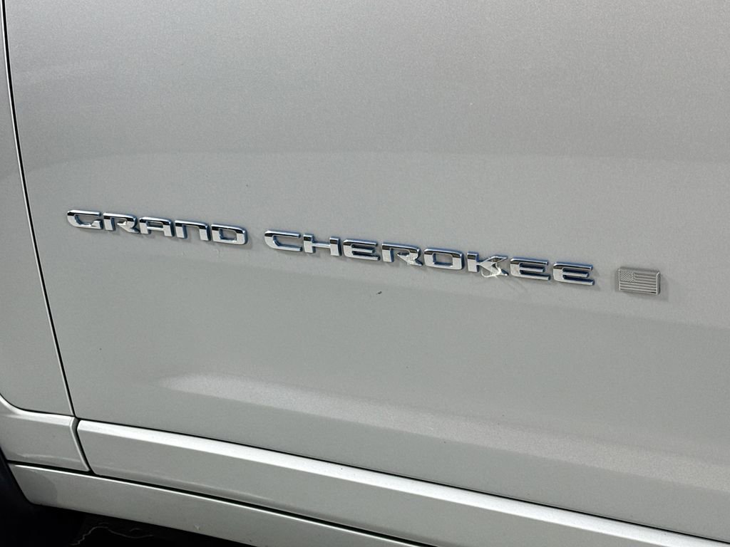 Used 2022 Jeep Grand Cherokee Overland w/ MOPAR Finishing Package image 11