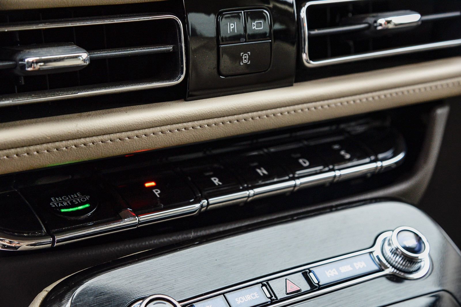 Used 2023 Lincoln Nautilus AWD w/ Premium Package image 19