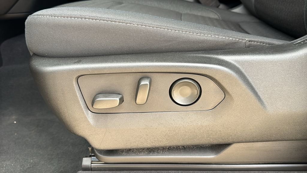 Used 2024 Chevrolet Silverado 2500 Custom w/ Custom Convenience Package image 11