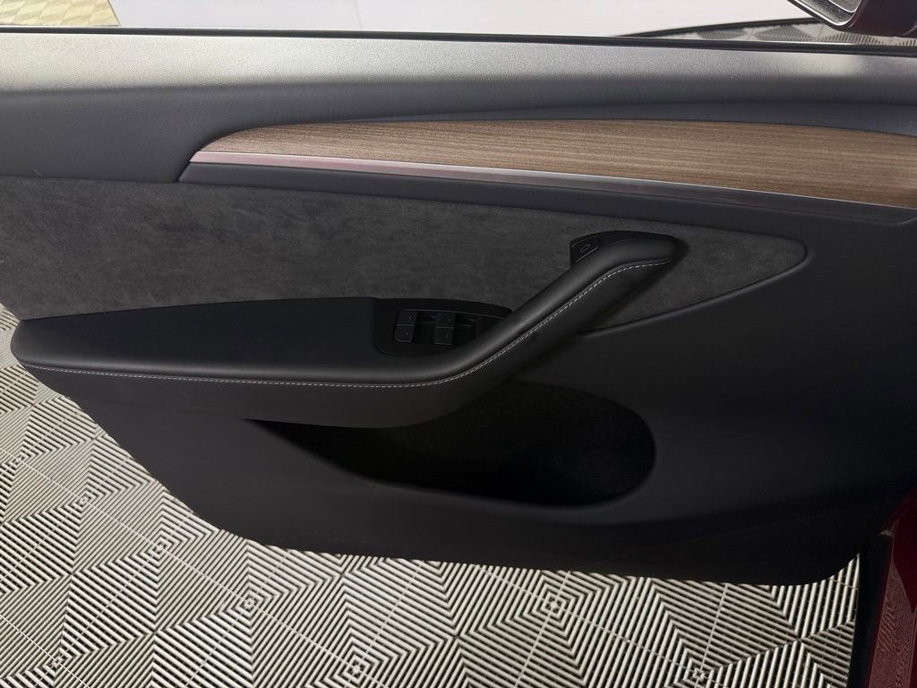 Used 2023 Tesla Model Y Long Range AWD/4WD image 24