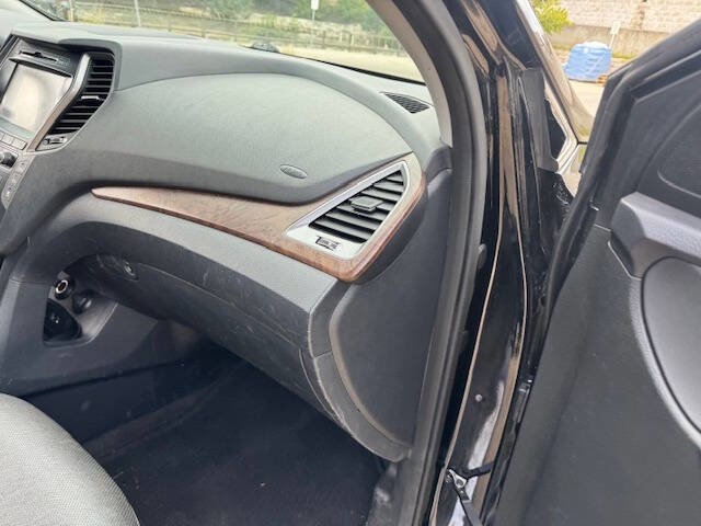 Used 2018 Hyundai Santa Fe Limited w/ Cargo Package image 27