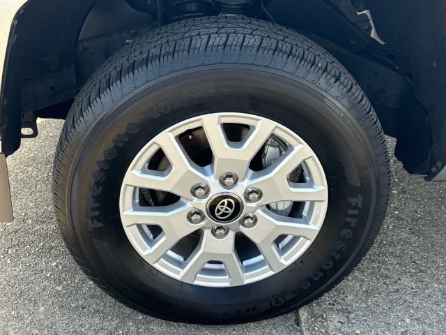 Used 2025 Toyota Tacoma SR5 AWD/4WD image 5
