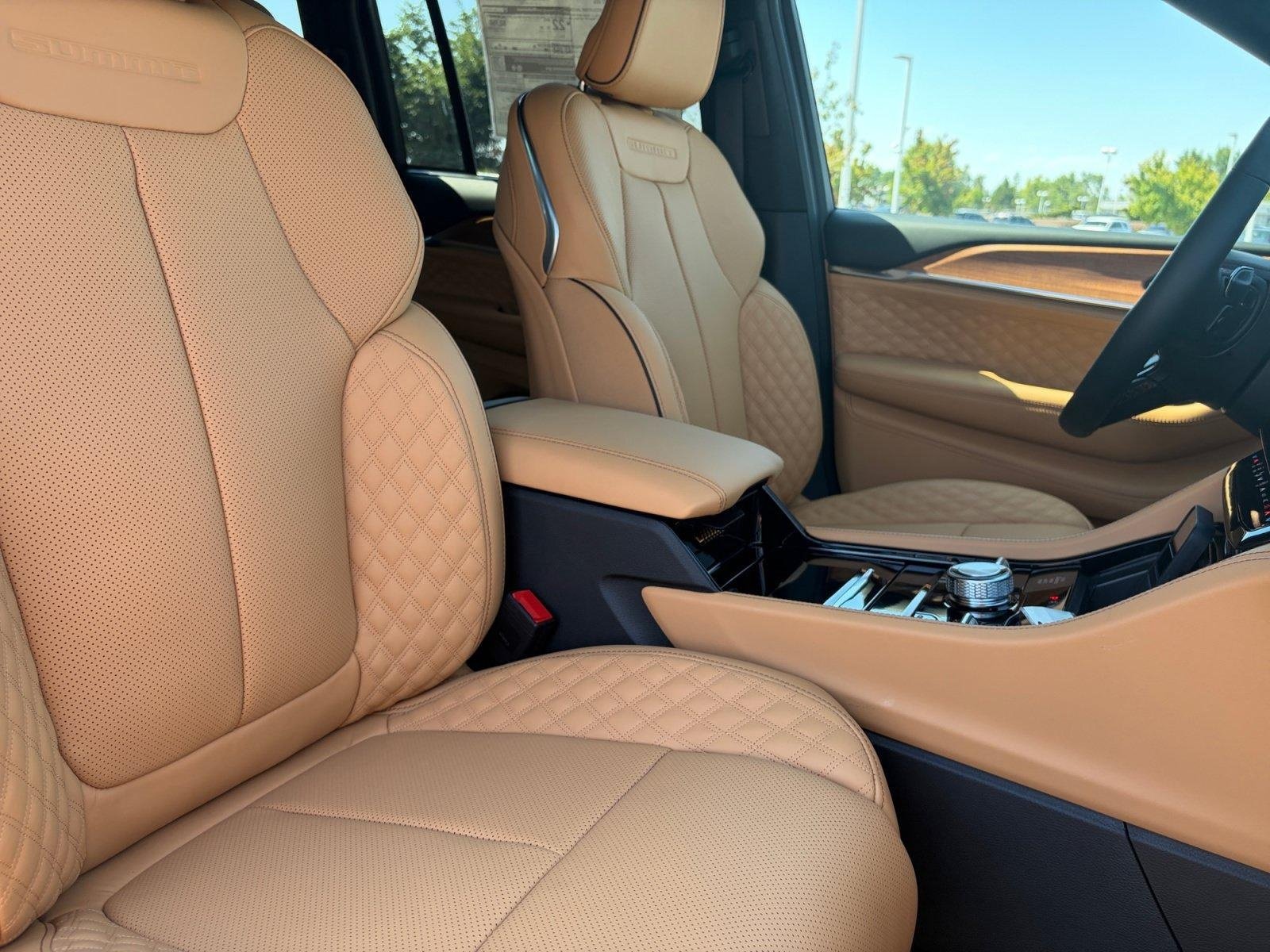 New 2026 Jeep Grand Cherokee Summit w/ Obsidian Package AWD/4WD image 34