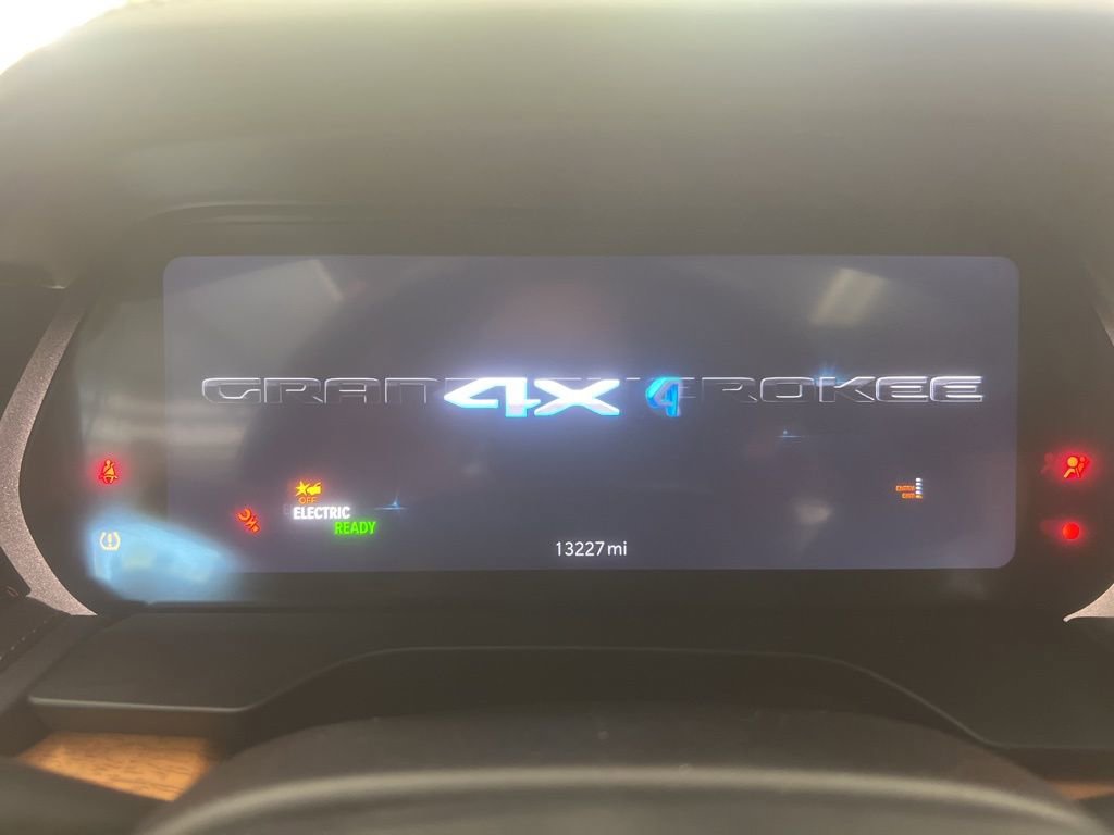 Certified 2023 Jeep Grand Cherokee Summit image 12