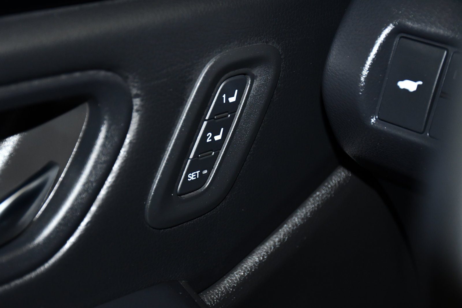 Used 2025 Honda Pilot TrailSport image 36