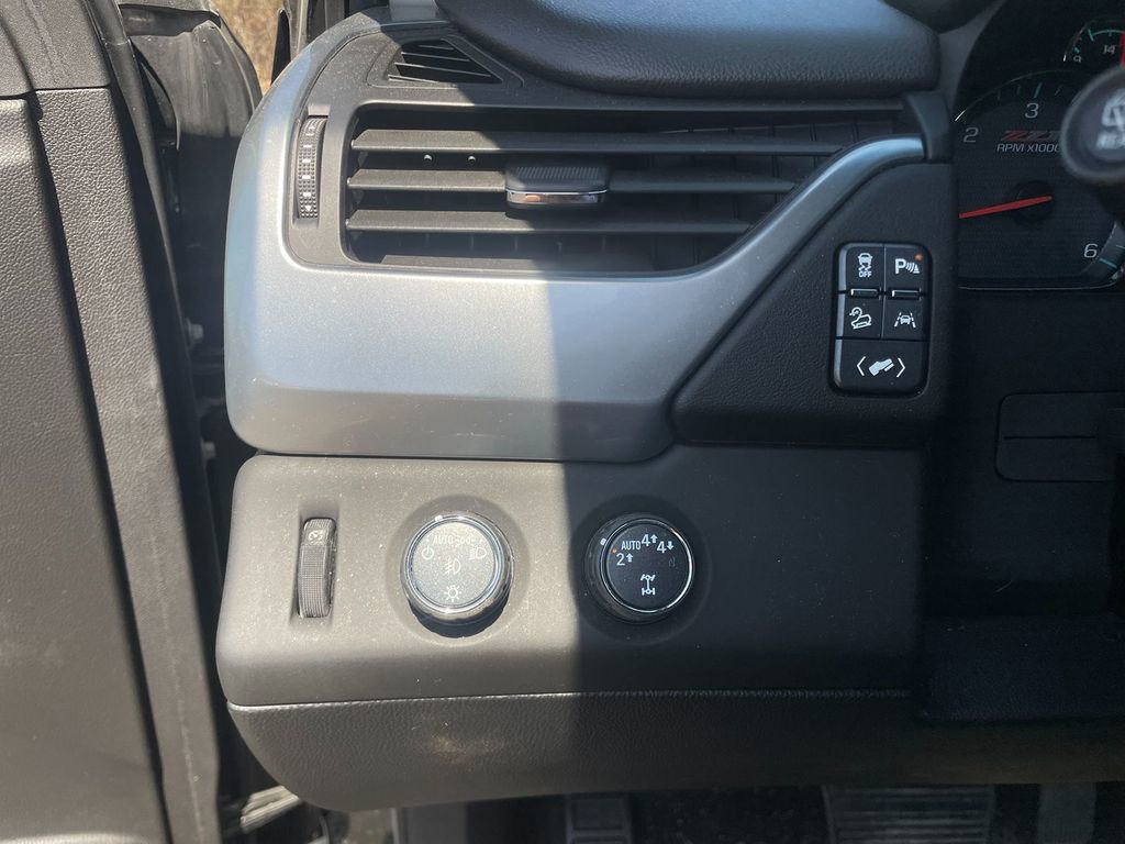 Used 2018 Chevrolet Tahoe LT w/ Z71 Midnight Edition AWD/4WD image 14