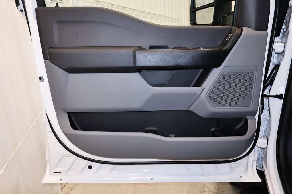 New 2026 Ford F550 4x4 Regular Cab Super Duty image 9