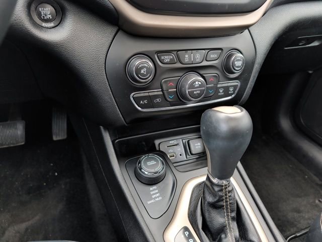 Used 2016 Jeep Cherokee Limited image 19