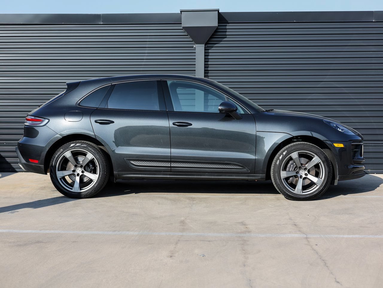 Certified 2026 Porsche Macan AWD/4WD image 8